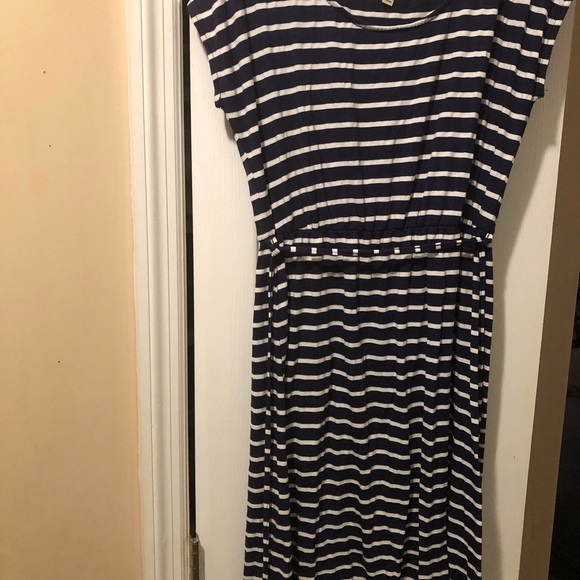 Cap sleeve- cinched waist- navy white dress - Picture 2 of 4